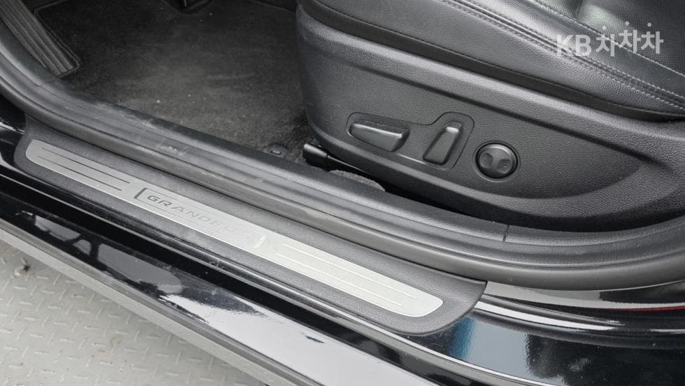 Hyundai The New (facelift) Grandeur (Azera) Hybrid2.4 Premium - 16