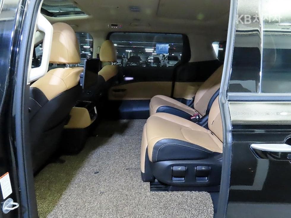 Kia Carnival 4th generationD2.2 7-seater (Limousine) Signature - 7