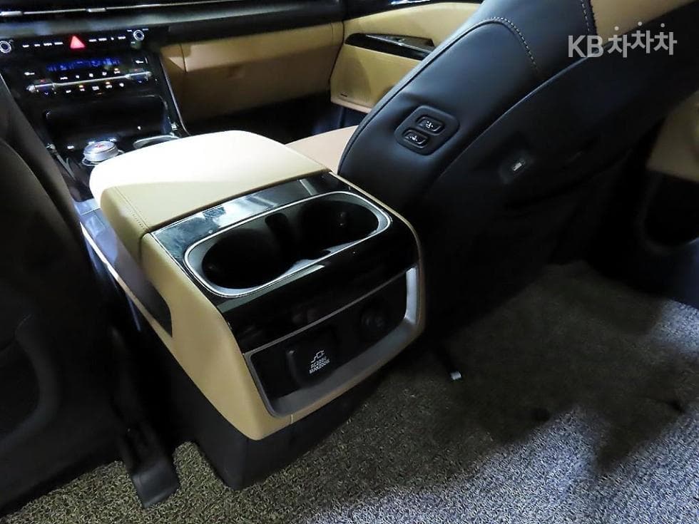 Kia Carnival 4th generationD2.2 7-seater (Limousine) Signature - 13