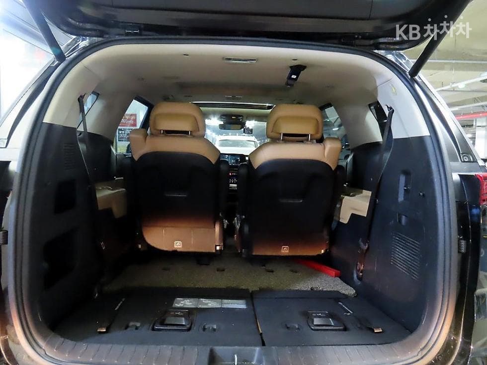 Kia Carnival 4th generationD2.2 7-seater (Limousine) Signature - 15