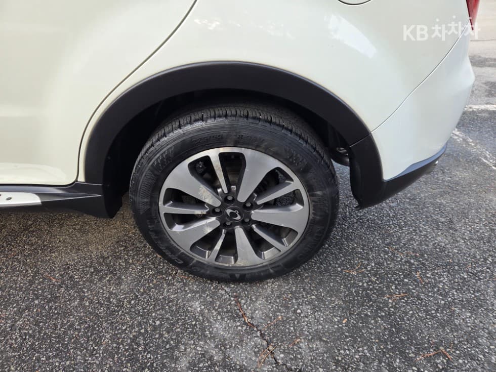 КейДжи Мобилити Нов코란도 C2.0 어드벤처 60th 에디션 4x4 - 27