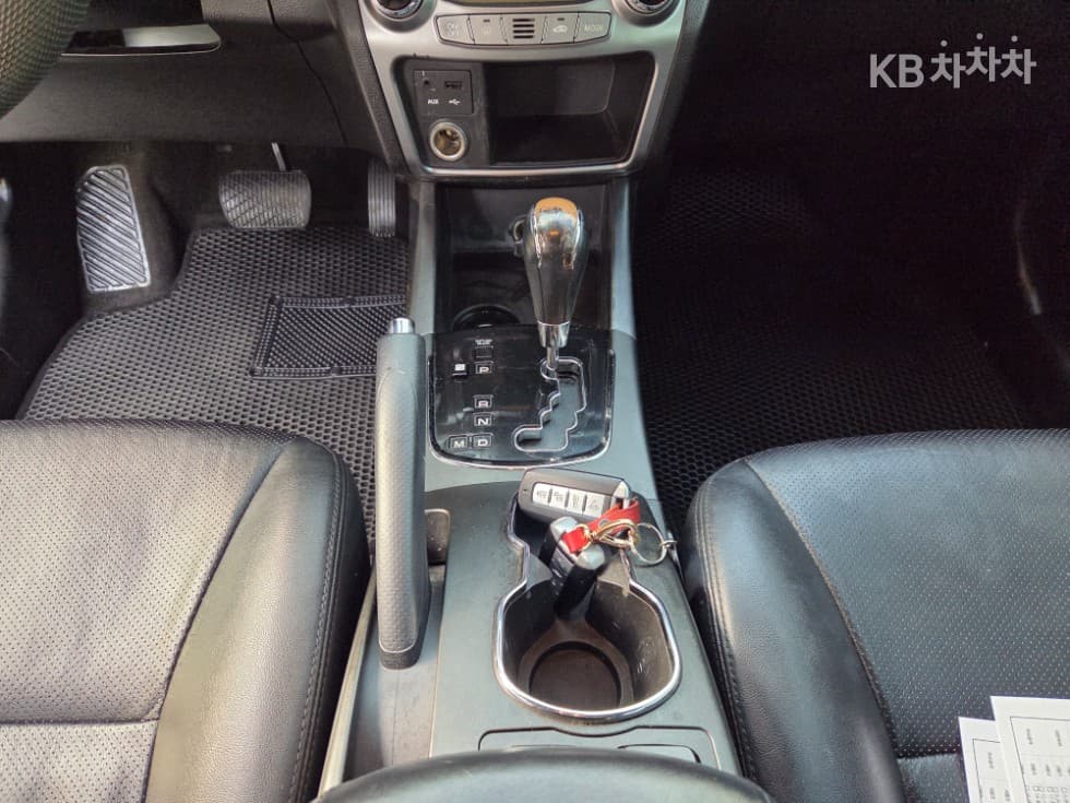 КейДжи Мобилити Нов코란도 C2.0 어드벤처 60th 에디션 4x4 - 14