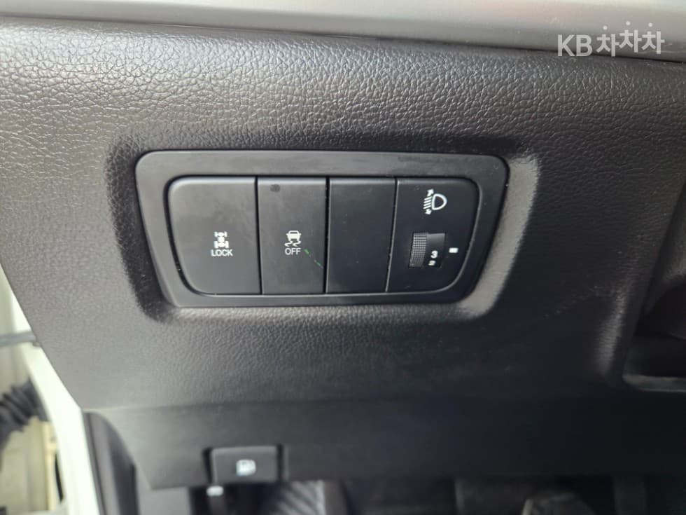 КейДжи Мобилити Нов코란도 C2.0 어드벤처 60th 에디션 4x4 - 16