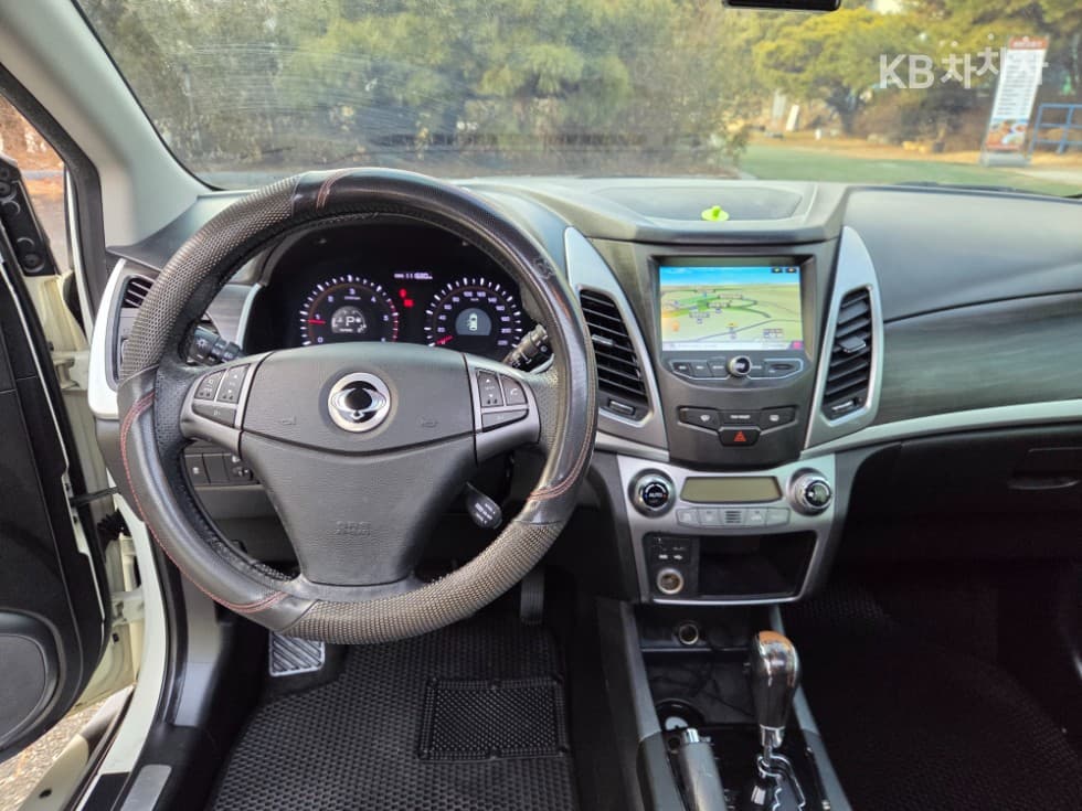 КейДжи Мобилити Нов코란도 C2.0 어드벤처 60th 에디션 4x4 - 17