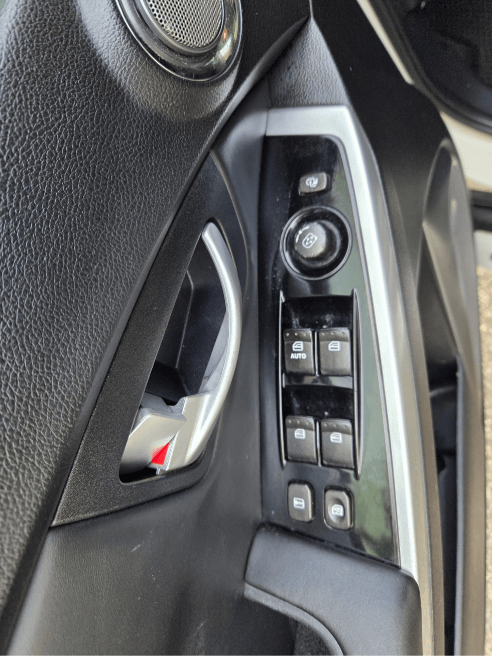 КейДжи Мобилити Нов코란도 C2.0 어드벤처 60th 에디션 4x4 - 15