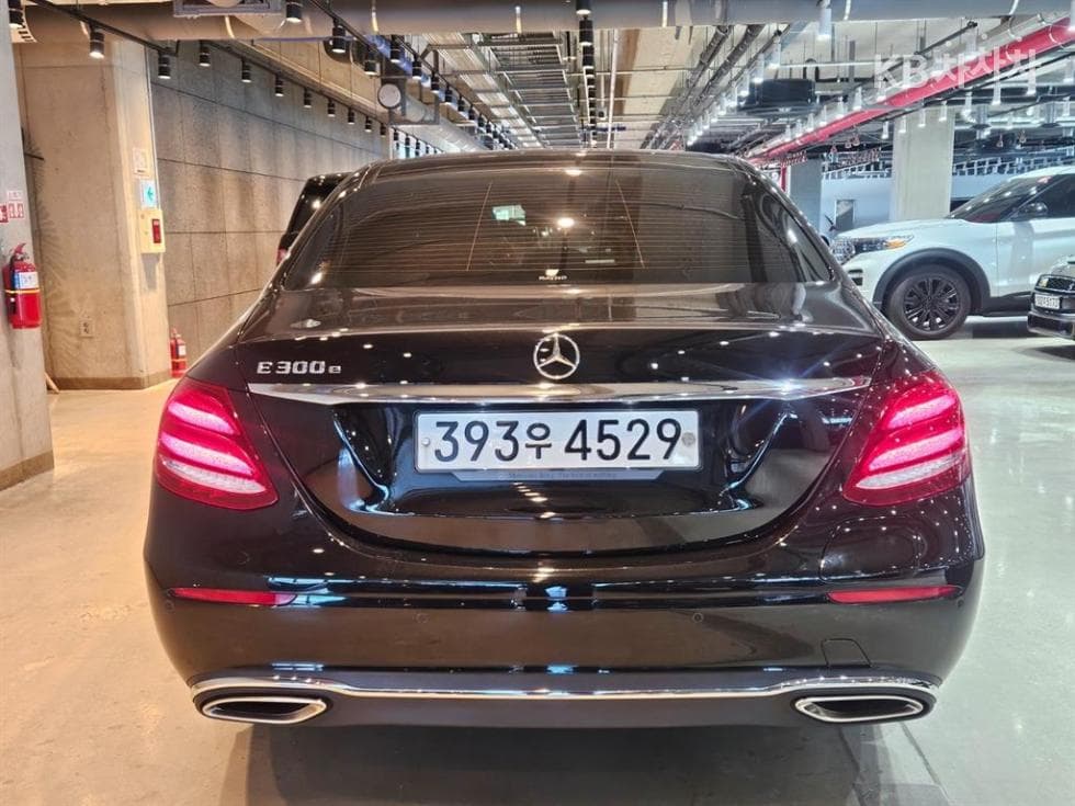 Mercedes-Benz E-Class (W213)E300e Exclusive - 4