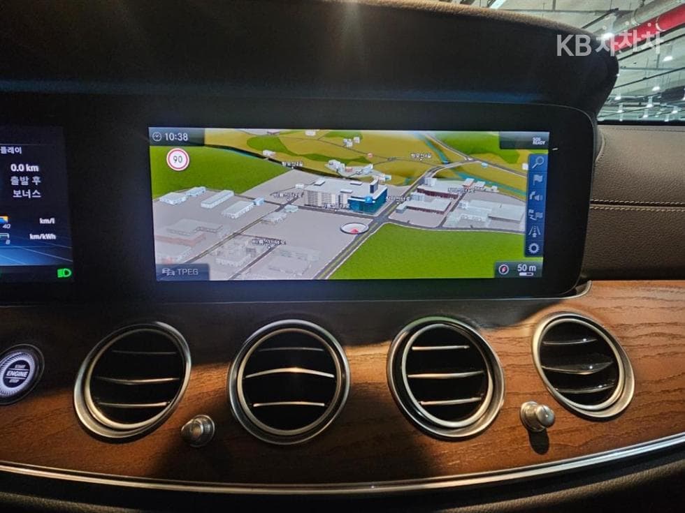 Mercedes-Benz E-Class (W213)E300e Exclusive - 15