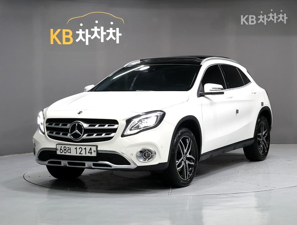 Mercedes-Benz GLA X156 GLA220 Premium - Image 1