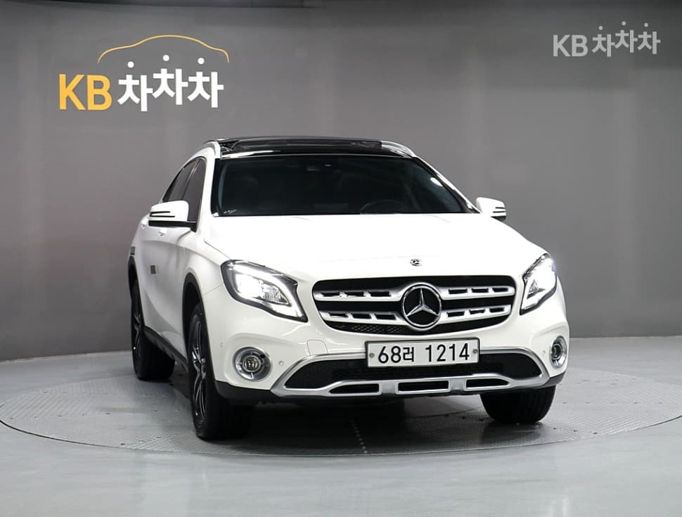 Mercedes-Benz GLA X156GLA220 Premium - 2