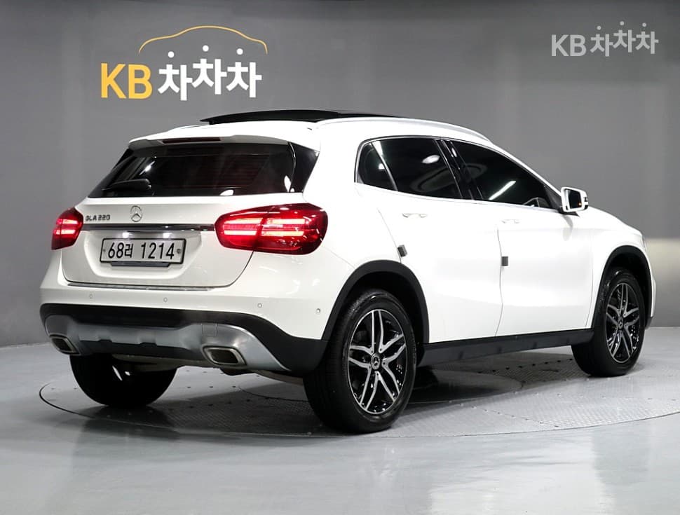 Mercedes-Benz GLA X156GLA220 Premium - 3