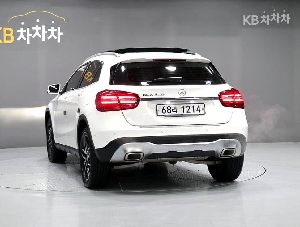 Mercedes-Benz GLA X156GLA220 Premium - 4