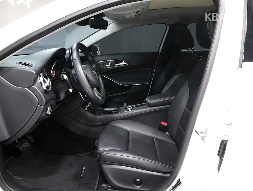 Mercedes-Benz GLA X156GLA220 Premium - 9