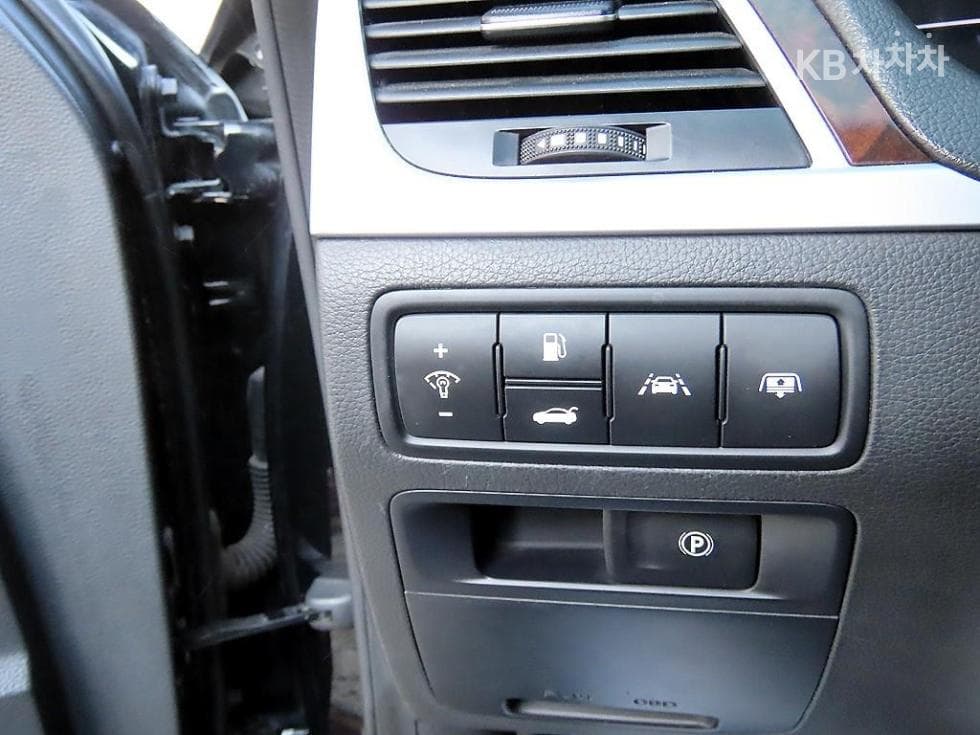 Hyundai GenesisDHG330 Premium - 12