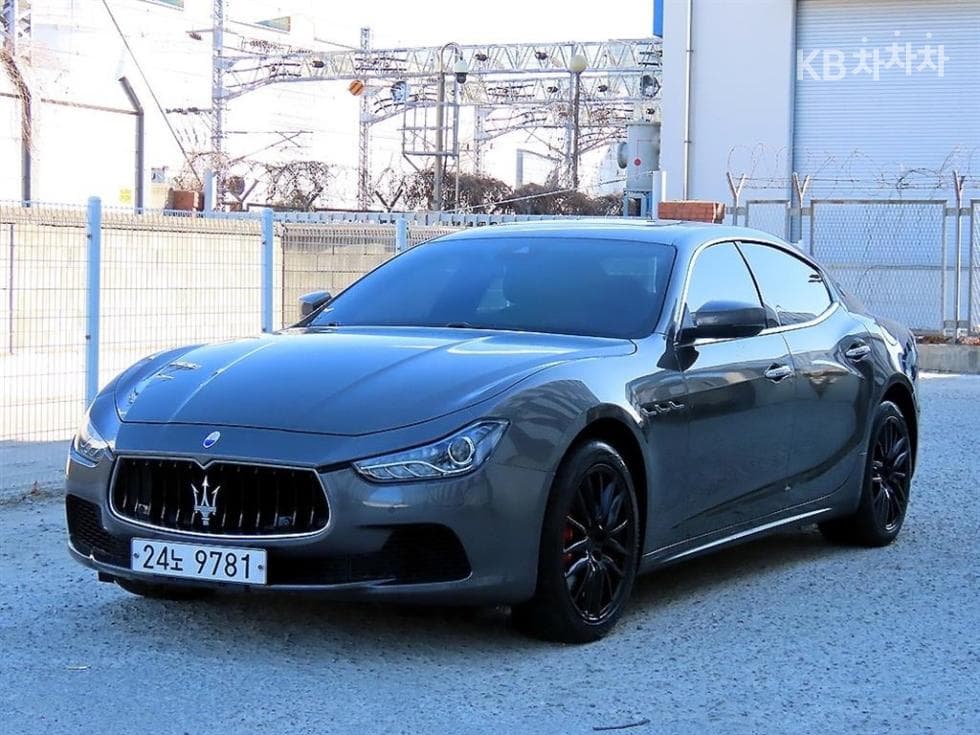 마세라티 기블리 3.0 스포츠 - Image 1