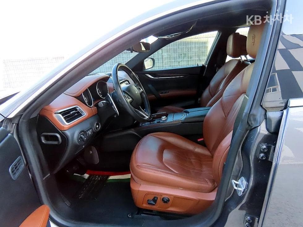 마세라티 기블리3.0 스포츠 - 5