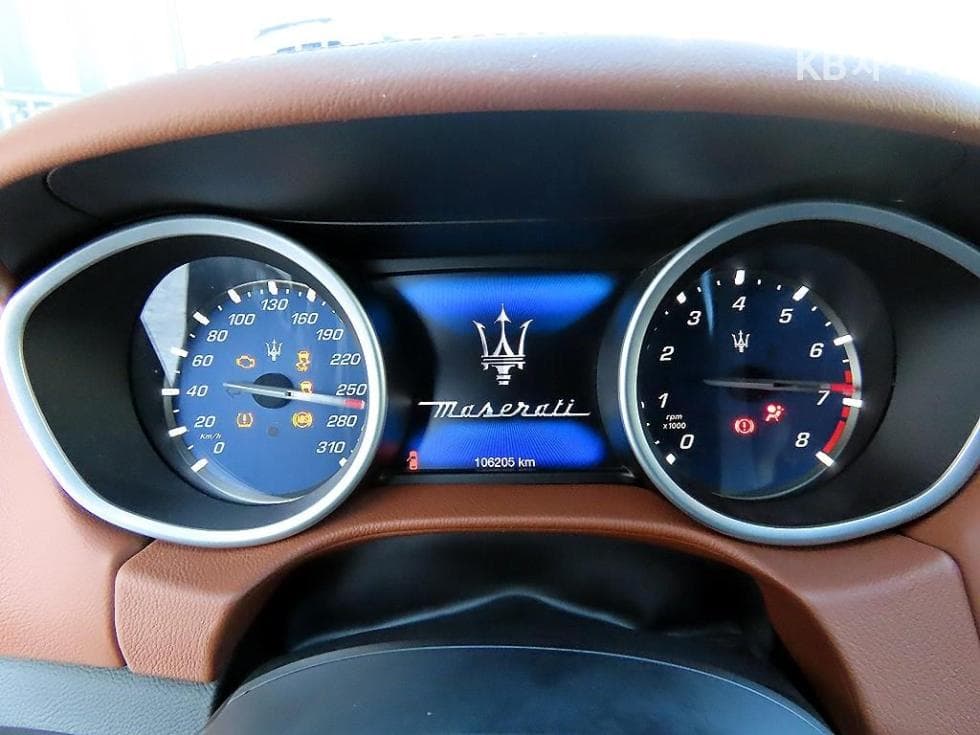 마세라티 기블리3.0 스포츠 - 9
