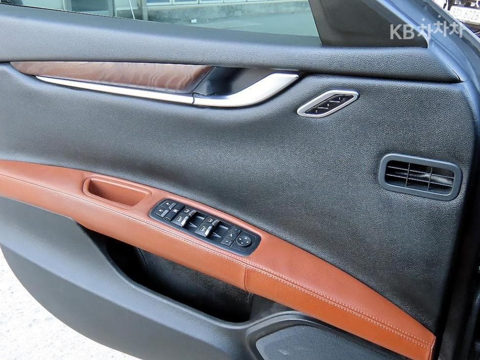 마세라티 기블리3.0 스포츠 - 11