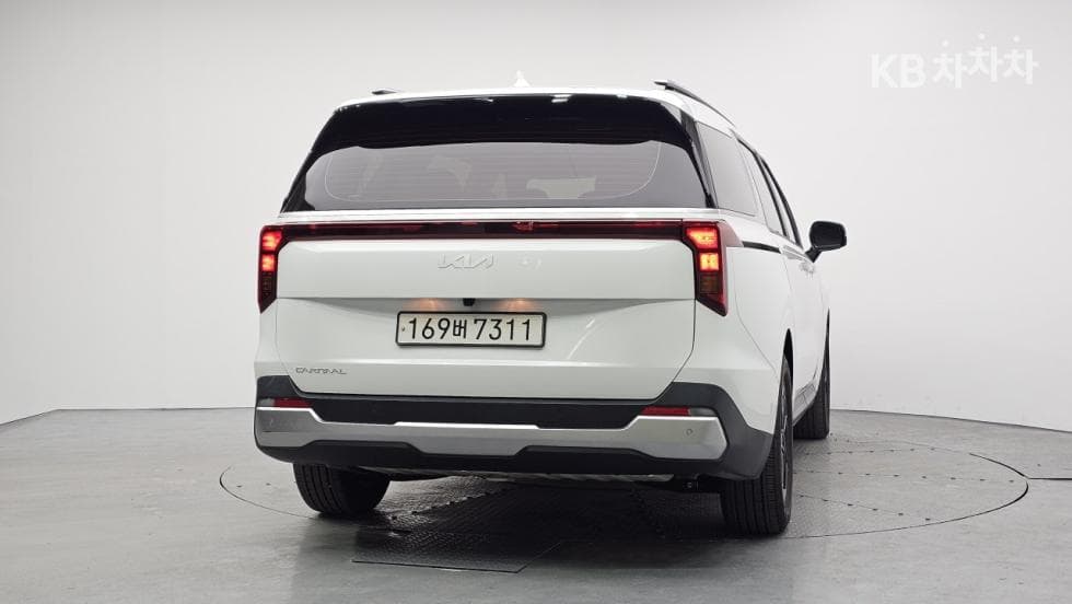Kia The New (facelift) Carnival 4th generationD2.2 9-seater Prestige - 4