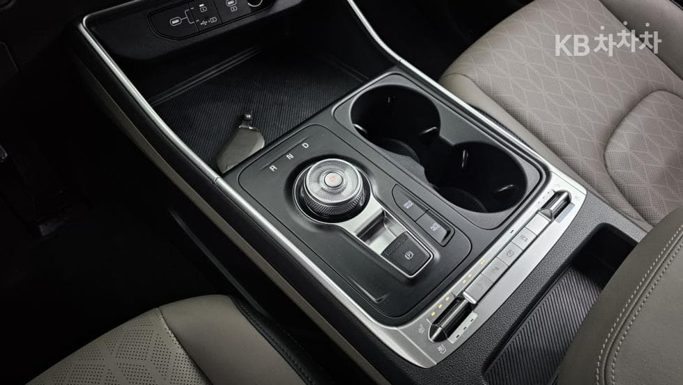 Kia The New (facelift) Carnival 4th generationD2.2 9-seater Prestige - 8