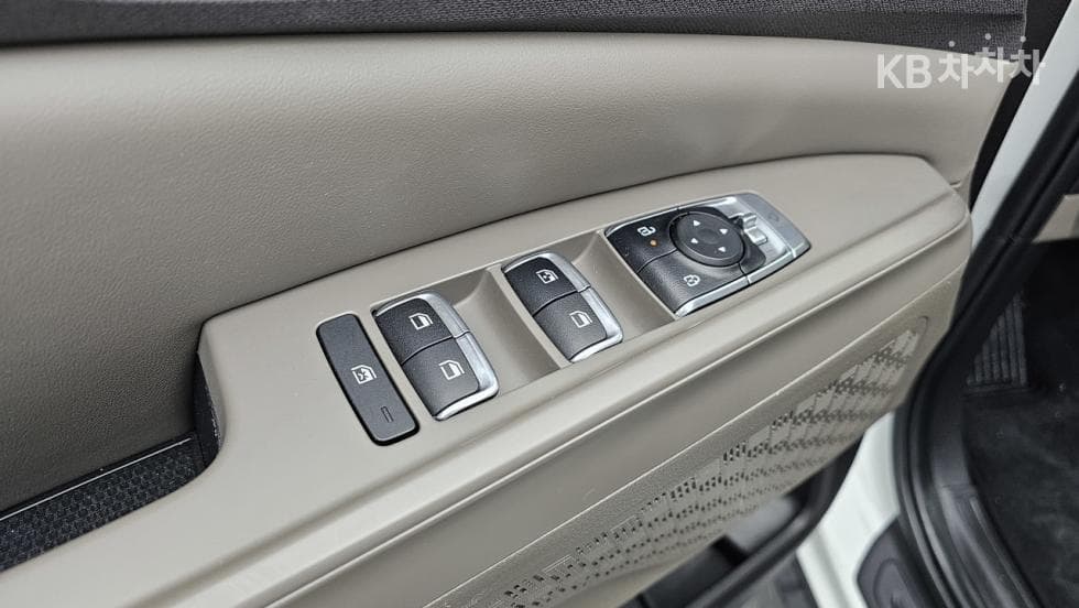 Kia The New (facelift) Carnival 4th generationD2.2 9-seater Prestige - 11