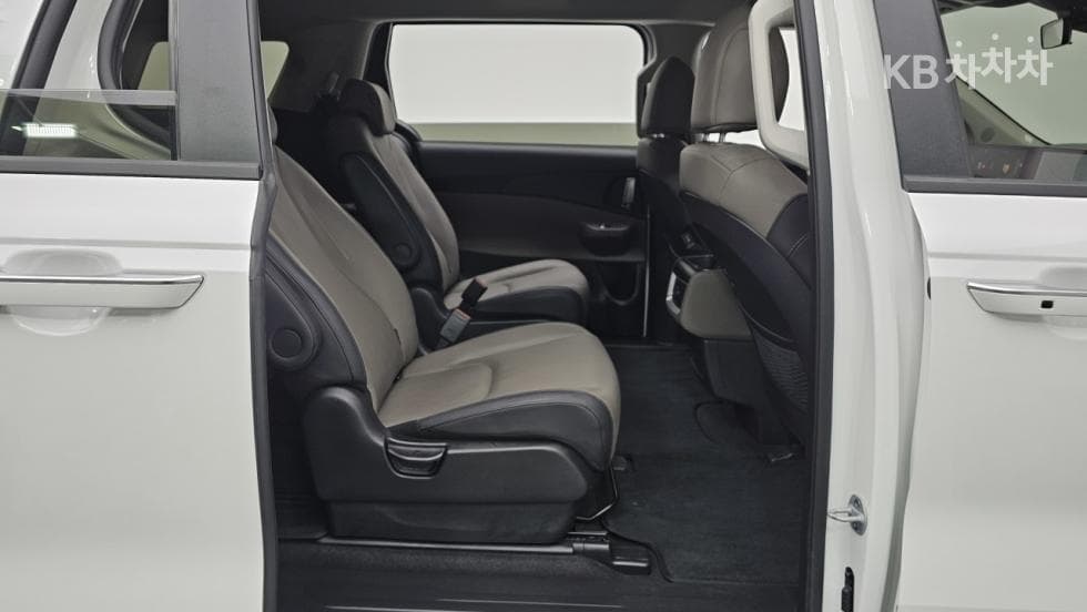 Kia The New (facelift) Carnival 4th generationD2.2 9-seater Prestige - 16