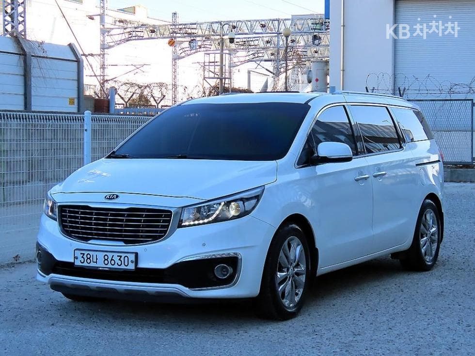 Kia All New Carnival 9-seater 2.2 Diesel Prestige - Image 1