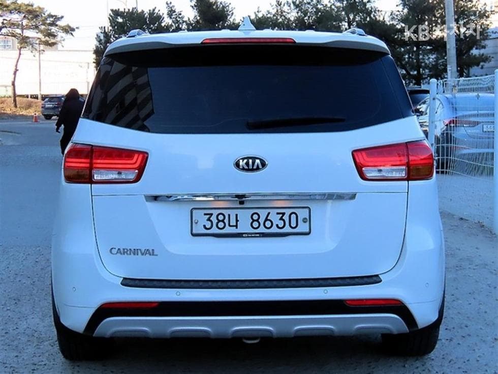 Kia All New Carnival9-seater 2.2 Diesel Prestige - 4