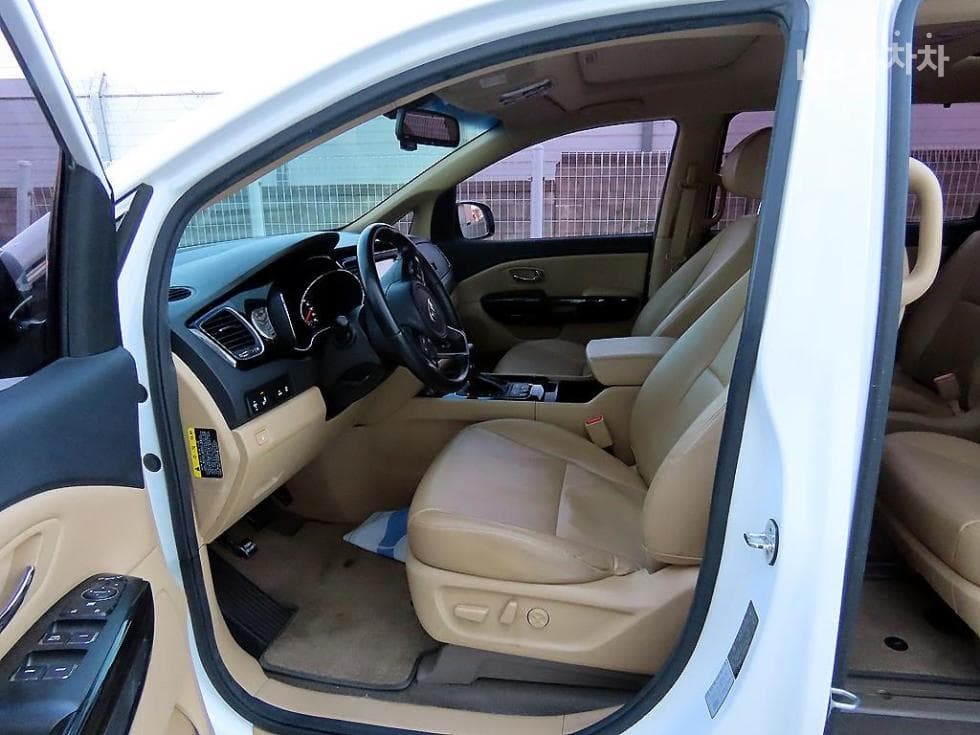 Kia All New Carnival9-seater 2.2 Diesel Prestige - 5