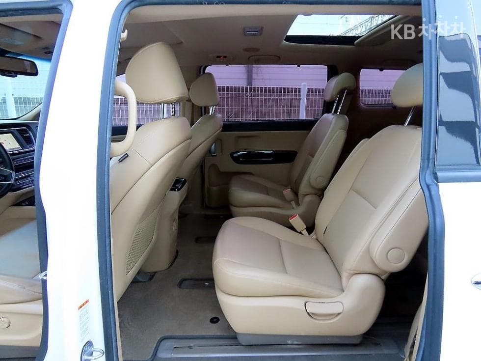 Kia All New Carnival9-seater 2.2 Diesel Prestige - 6