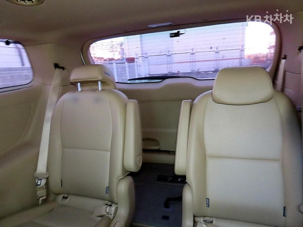 Kia All New Carnival9-seater 2.2 Diesel Prestige - 7