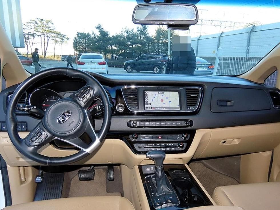 Kia All New Carnival9-seater 2.2 Diesel Prestige - 8