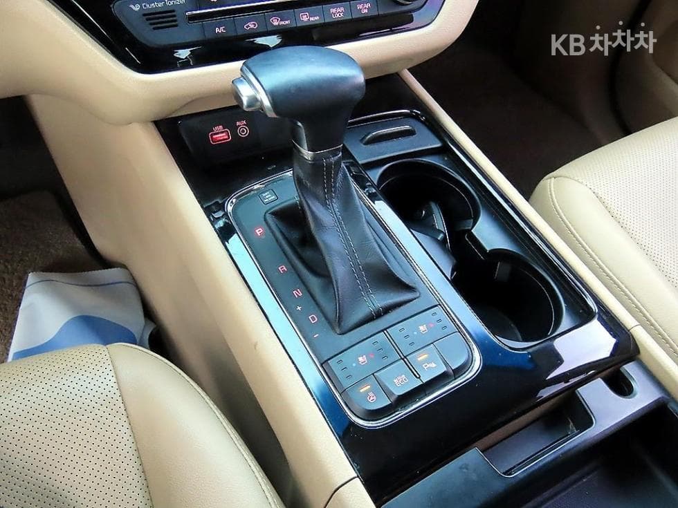 Kia All New Carnival9-seater 2.2 Diesel Prestige - 11