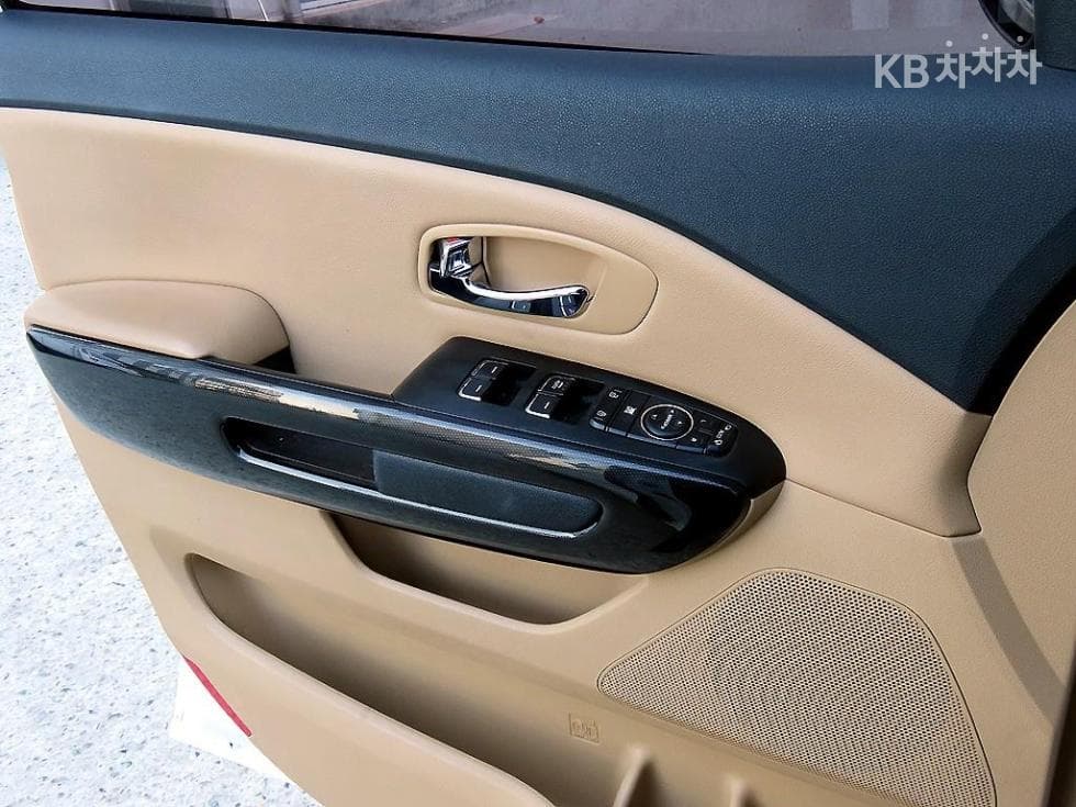 Kia All New Carnival9-seater 2.2 Diesel Prestige - 12