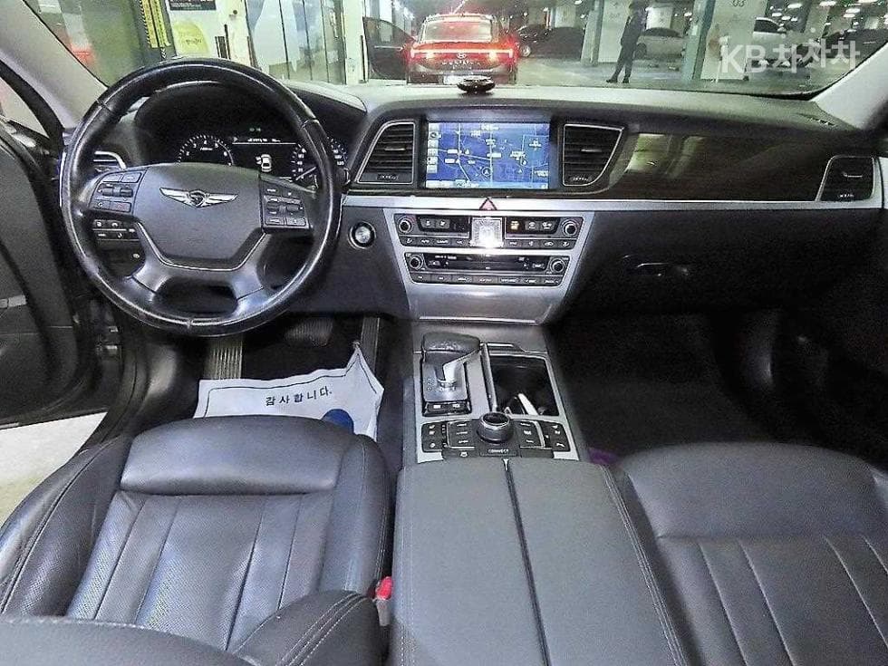 Genesis G803.3 GDI AWD Prestige - 10