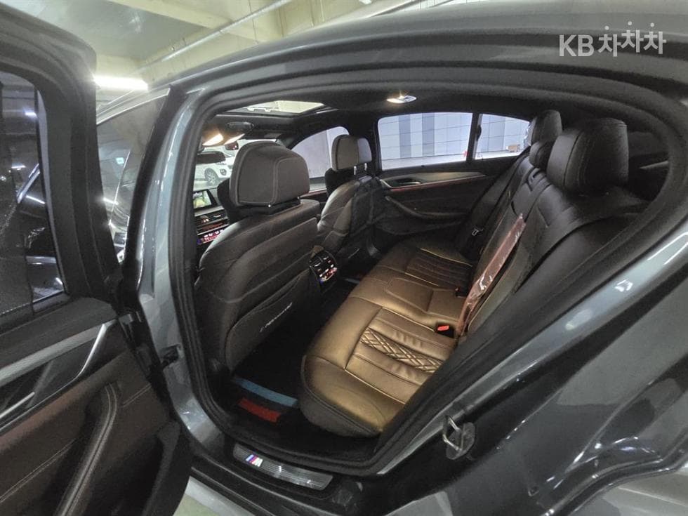 BMW 올New5 Series (G30)520d xDrive M Sport Package Plus - 10