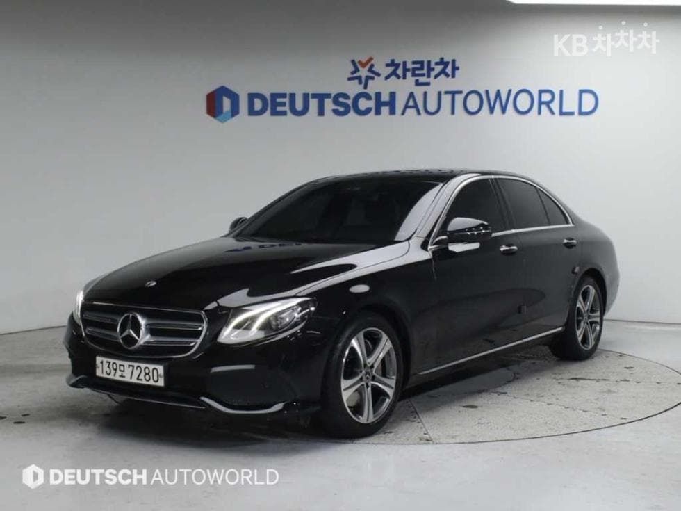 Mercedes-Benz E-Class (W213) E300 Avantgarde - Image 1