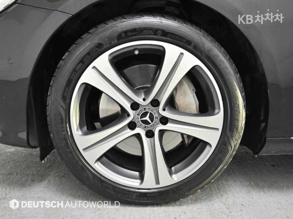 Mercedes-Benz E-Class (W213)E300 Avantgarde - 5