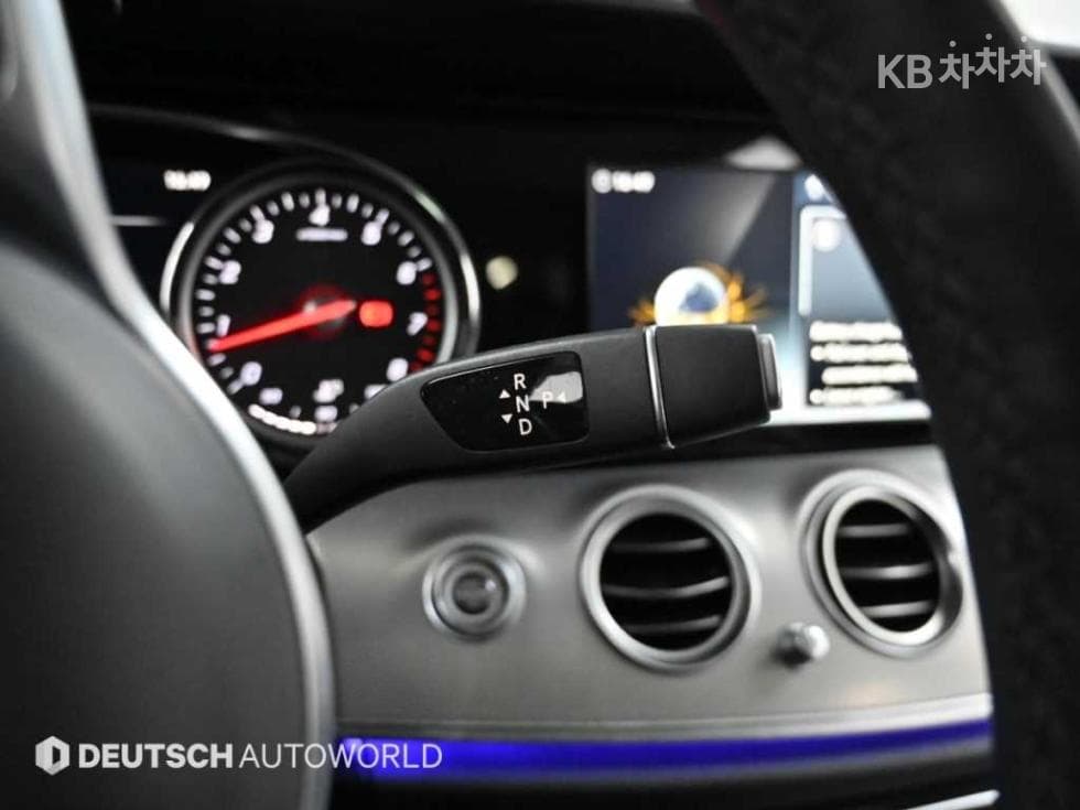 Mercedes-Benz E-Class (W213)E300 Avantgarde - 9