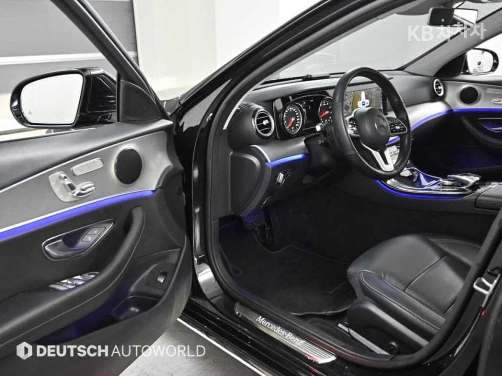 Mercedes-Benz E-Class (W213)E300 Avantgarde - 11