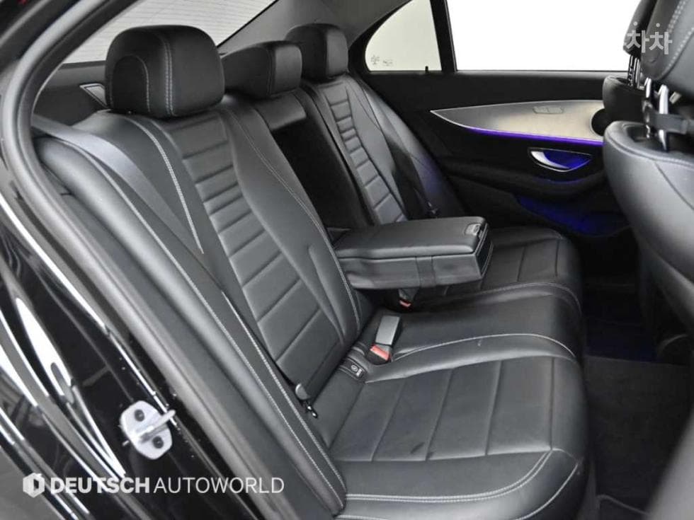 Mercedes-Benz E-Class (W213)E300 Avantgarde - 12