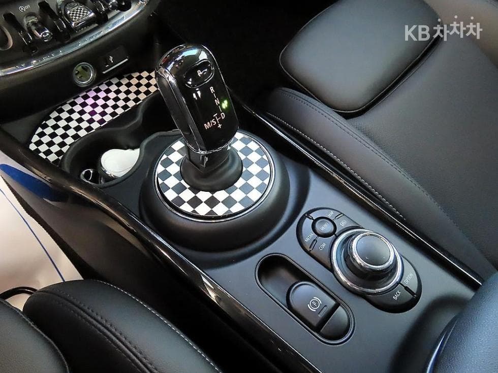 Мини 클럽맨 Второ поколение1.5 Cooper Стандартен - 10