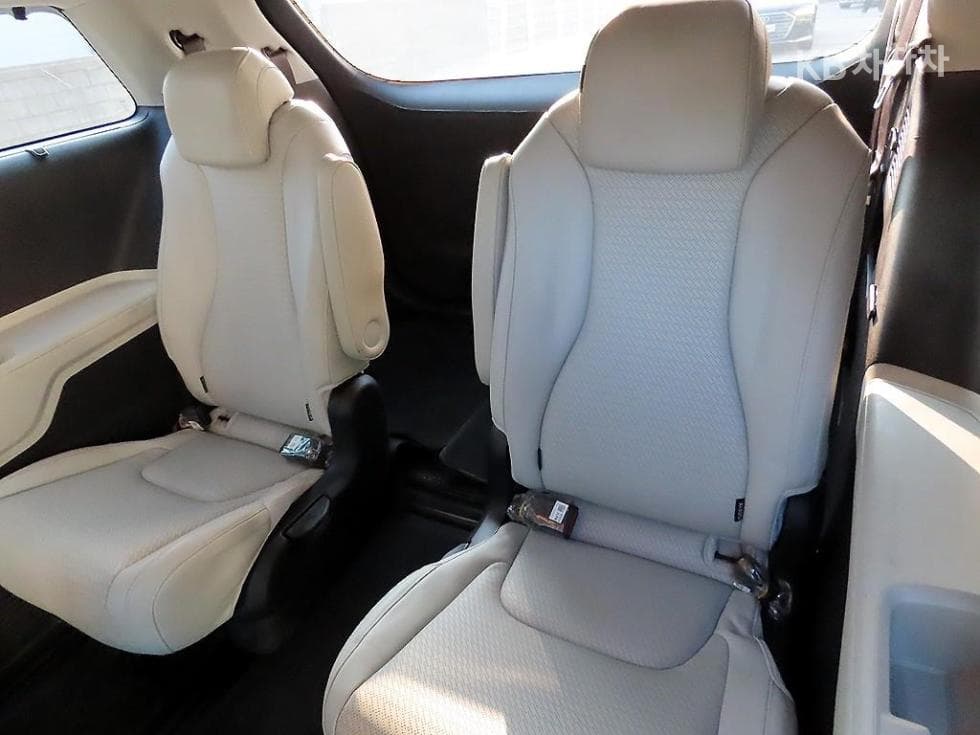 Киа Канивал 4-то поколениеD2.2 9-местен Signature - 7