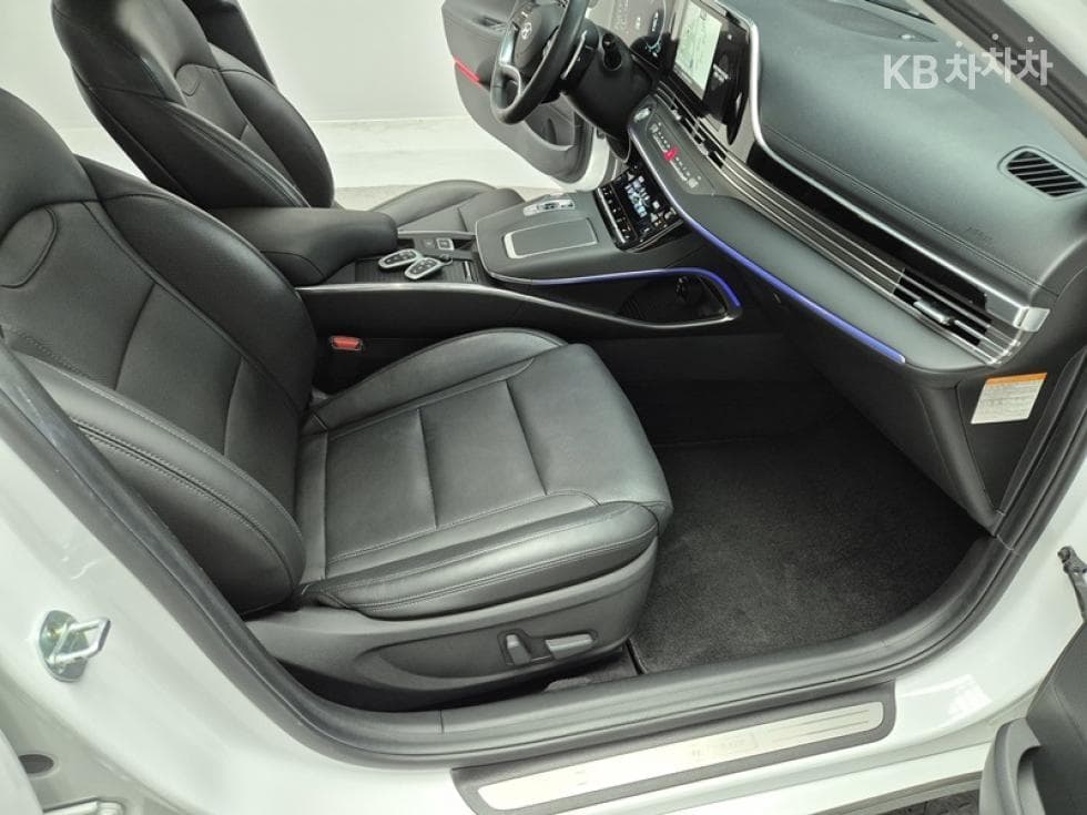 Hyundai The New (facelift) Grandeur (Azera) Hybrid2.4 Le Blanc - 17