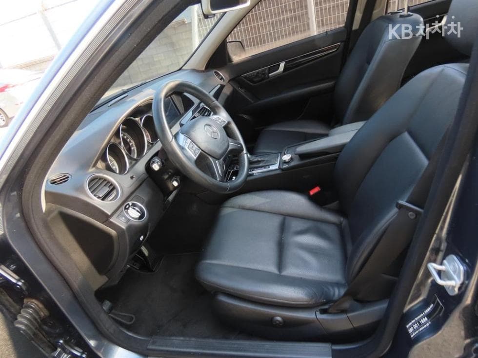 Mercedes-Benz New C-ClassC200 CGI - 5