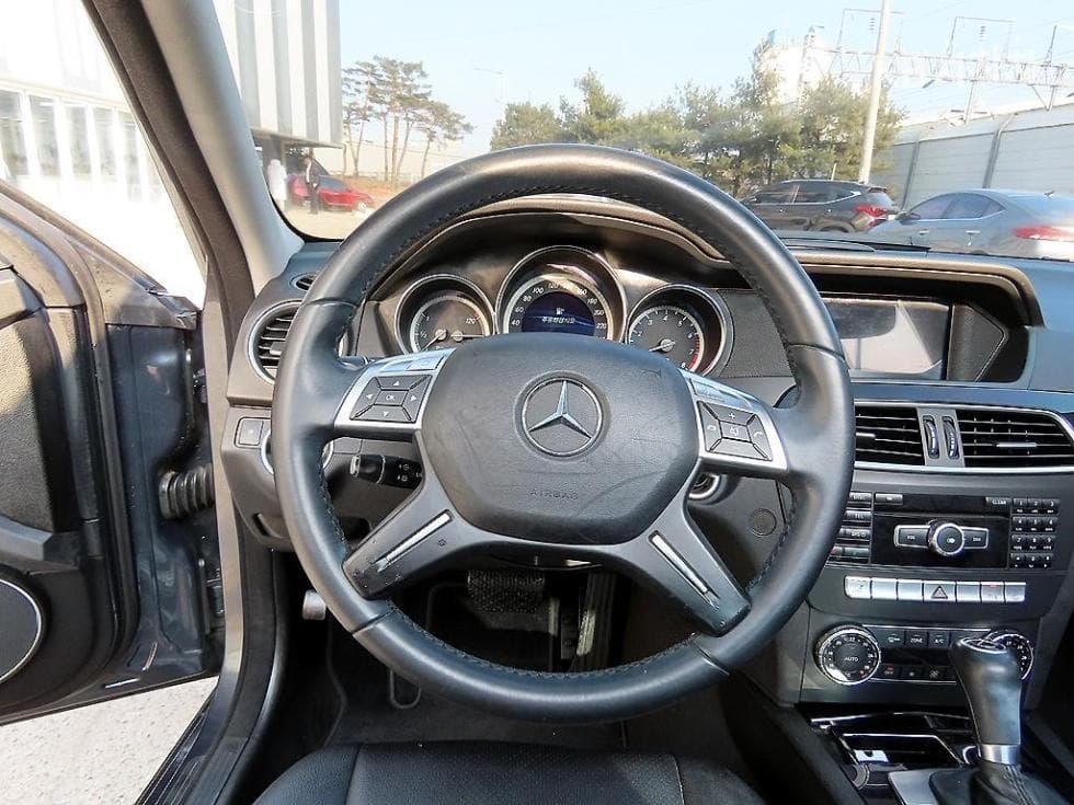 Mercedes-Benz New C-ClassC200 CGI - 8