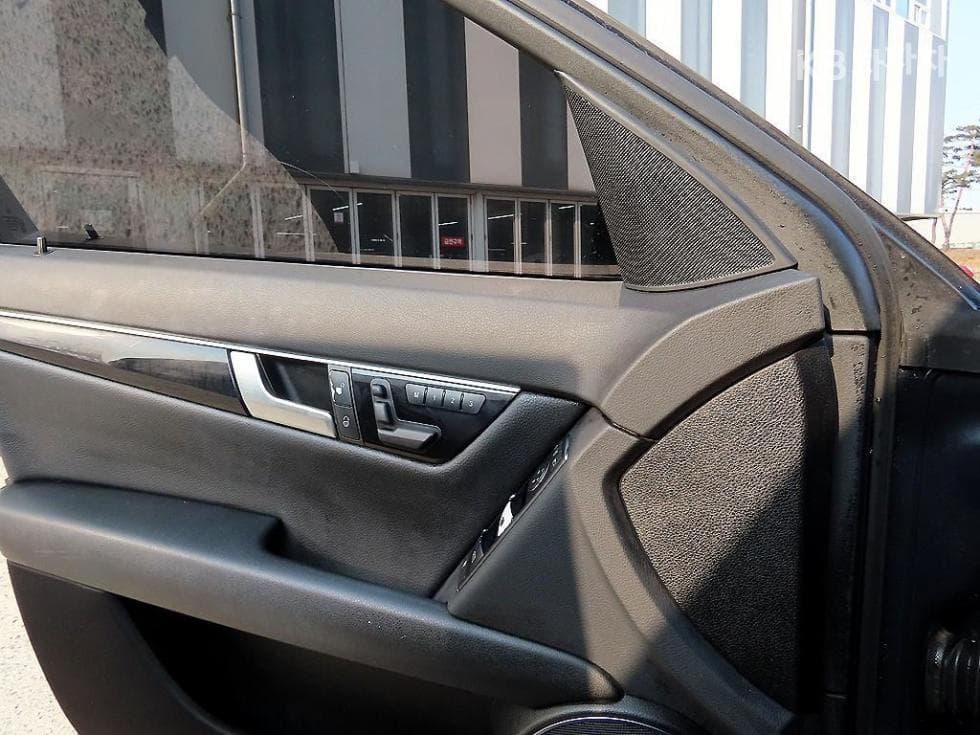 Mercedes-Benz New C-ClassC200 CGI - 11