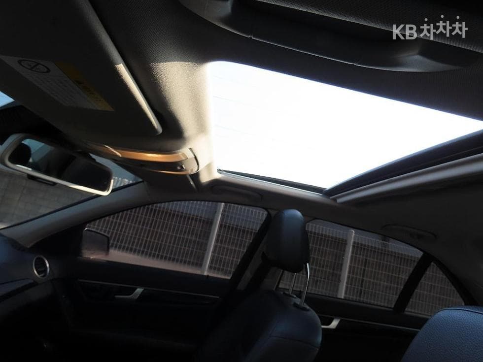 Mercedes-Benz New C-ClassC200 CGI - 17