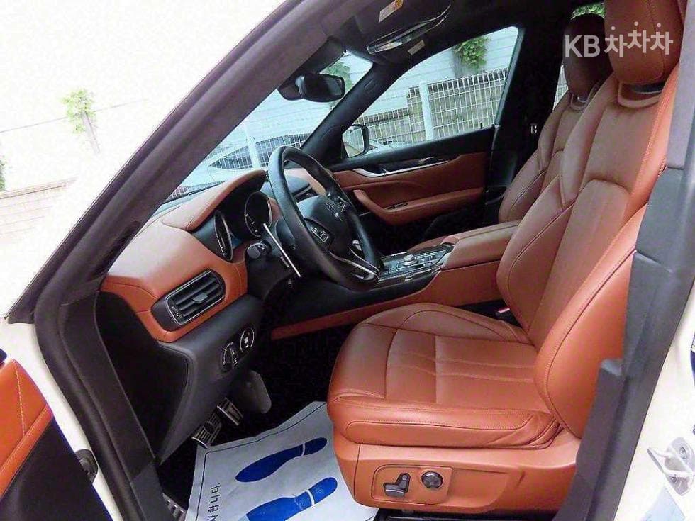 마세라티 르반떼3.0 AWD 그란 스포츠 - 5