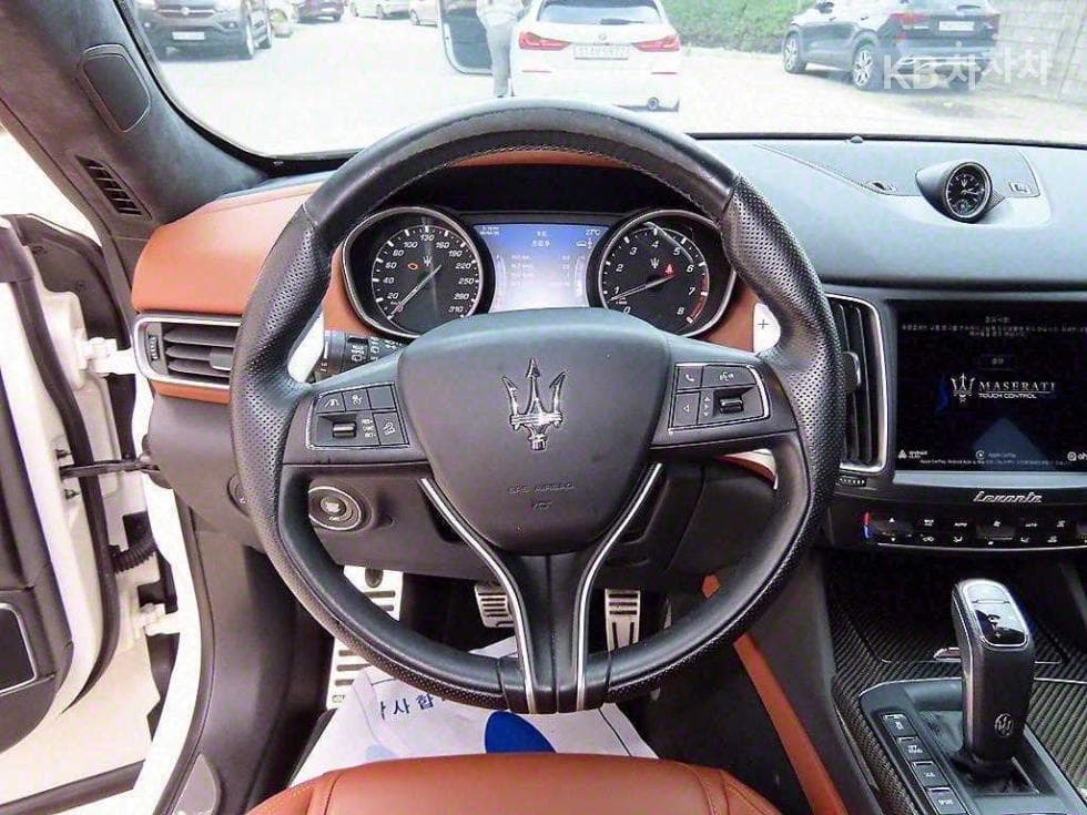 마세라티 르반떼3.0 AWD 그란 스포츠 - 8