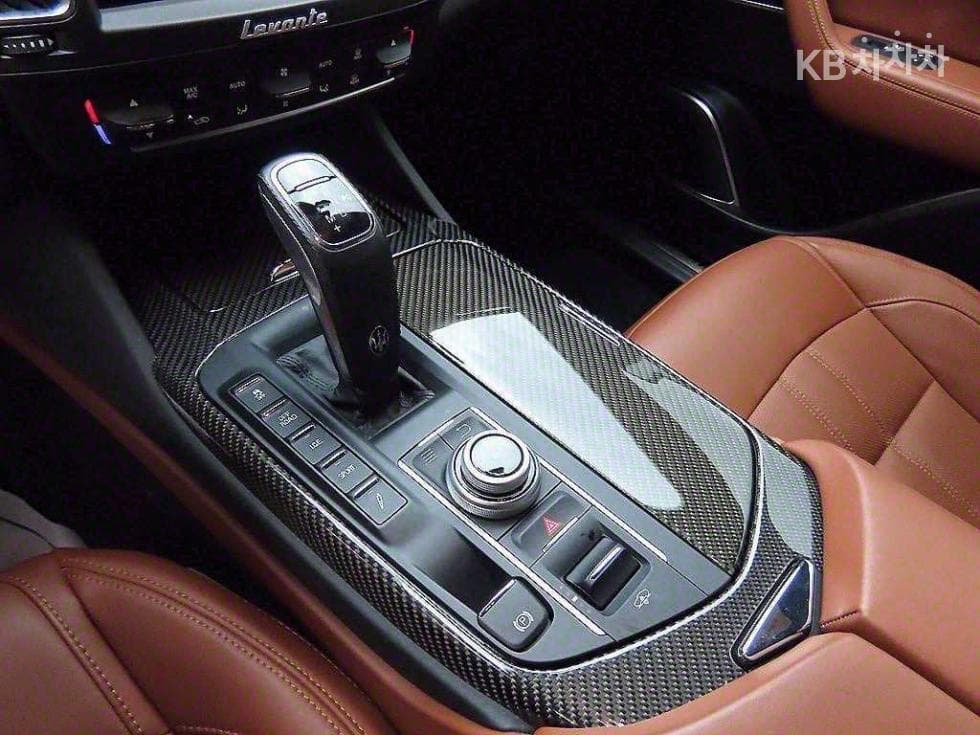 마세라티 르반떼3.0 AWD 그란 스포츠 - 10